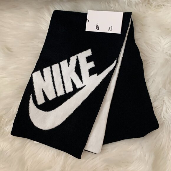 NIKE Reversible Futura Club Sport Neck Scarf in Black/White - Picture 1 of 2